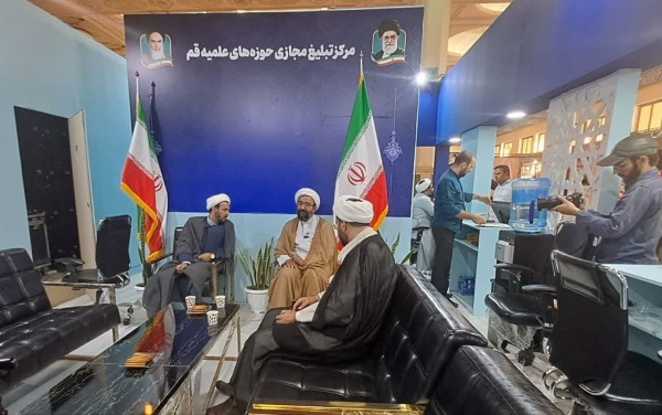 بازدید مدیر حوزه علمیه استان تهران از نمایشگاه رسانه های صوتی و تصویری فراگیر ایران